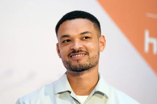 Steven Bartlett smiling at an event